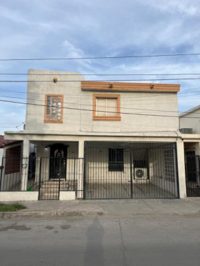 Casa grande y centrica, 3 cuartos y 2 baños